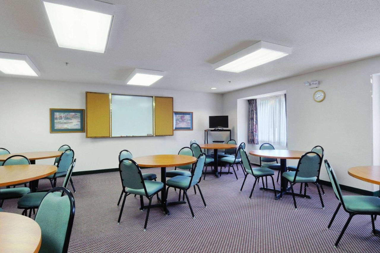 Microtel Inn & Suites By Wyndham New Ulm Extérieur photo